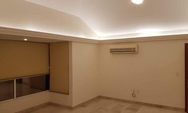 SUPER AMPLIA CASA EN RESIDENCIAL LAS PALMAS CON ALBERCA