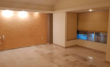SUPER AMPLIA CASA EN RESIDENCIAL LAS PALMAS CON ALBERCA