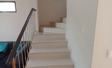 Casa Semiamoblada en Alquiler en Portal Al Sol, 3 Habitaciones, 3 Baños, Patio, Parqueo, Seguridad, Vía a la Costa.