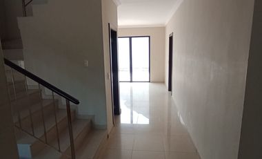 Casa Semiamoblada en Alquiler en Portal Al Sol, 3 Habitaciones, 3 Baños, Patio, Parqueo, Seguridad, Vía a la Costa.