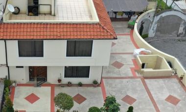Vedo casa de 410m, urbanizacion privada El condado