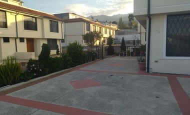 Vedo casa de 410m, urbanizacion privada El condado