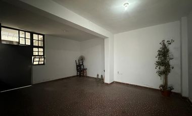 OCASION  - CASA EN VENTA - CENTRO DE PIURA  PRECIO COMO TERRENO