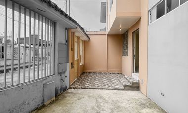 Se vende casa independiente de tres plantas