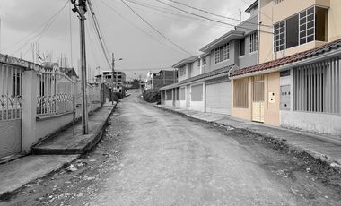 Se vende casa independiente de tres plantas