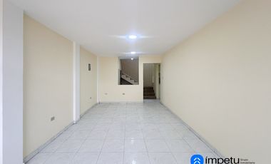 Se vende casa independiente de tres plantas