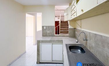 Se vende casa independiente de tres plantas