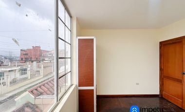Se vende casa independiente de tres plantas