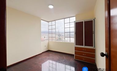 Se vende casa independiente de tres plantas