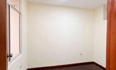Se vende casa independiente de tres plantas