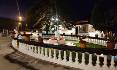 CASA  GRANDE EN VENTA - EN LA MITAD EL MUNDO QUITO