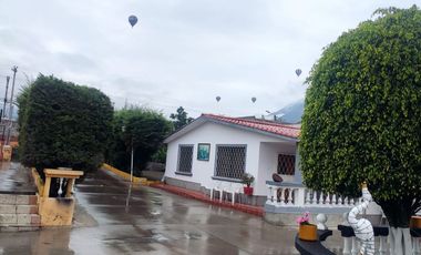 CASA  GRANDE EN VENTA - EN LA MITAD EL MUNDO QUITO
