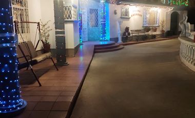 CASA  GRANDE EN VENTA - EN LA MITAD EL MUNDO QUITO