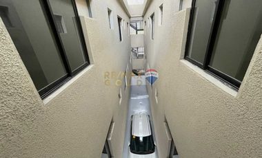 For Sale: Commercial Building in Pleasant Village, Alabang,Muntinlupa