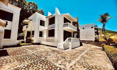 Acapulco Villa En Venta En Pichilingue 4 recamaras , 4.5 baños , condominio de 20 casas