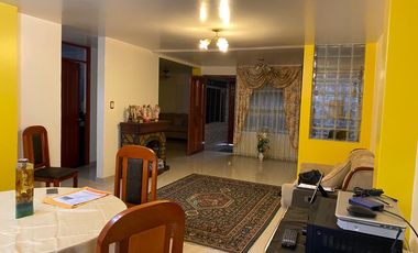 VENTA DE CASA 3 PISOS MAS TERRAZA A.C. 287M2 EN SAN JUAN DE MIRAFLORES