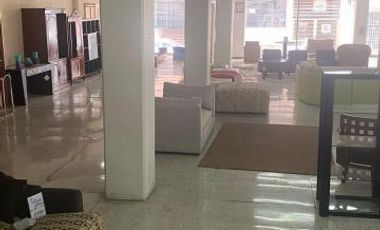 LOCAL EN ESQUINA - AMPLIO USO DE SUELO COMERCIAL