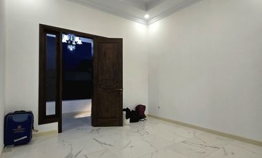Rumah baru design classic di Pondok Kelapa Jakarta Timur