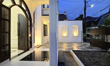 Rumah baru design classic di Pondok Kelapa Jakarta Timur