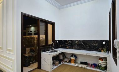 Rumah baru design classic di Pondok Kelapa Jakarta Timur