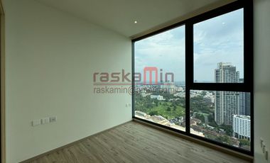 Beachfront 2-Bedroom Condo for Sale – High Floor, Private Elevator