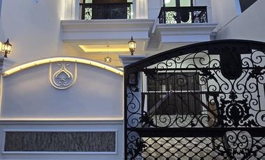 Rumah baru design classic di pondok bambu Jakarta Timur