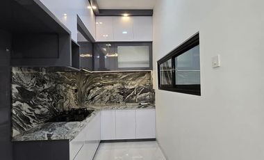 Rumah baru design classic di pondok bambu Jakarta Timur
