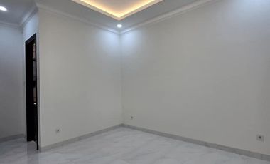Rumah baru design classic di pondok bambu Jakarta Timur