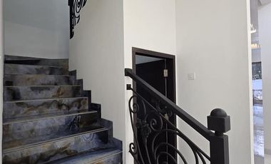 Rumah baru design classic di pondok bambu Jakarta Timur