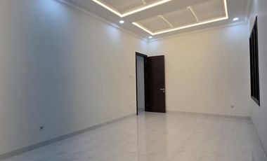 Rumah baru design classic di pondok bambu Jakarta Timur