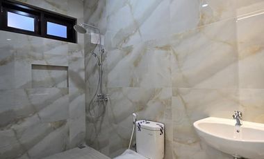 Rumah baru design classic di pondok bambu Jakarta Timur