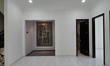 Rumah baru design classic di pondok bambu Jakarta Timur