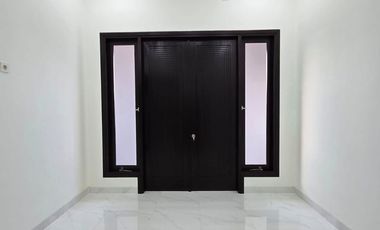 Rumah baru design classic di pondok bambu Jakarta Timur