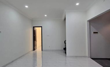 Rumah baru design classic di pondok bambu Jakarta Timur
