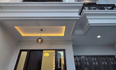 Rumah baru design classic di pondok bambu Jakarta Timur