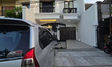 Rumah baru design classic di pondok bambu Jakarta Timur