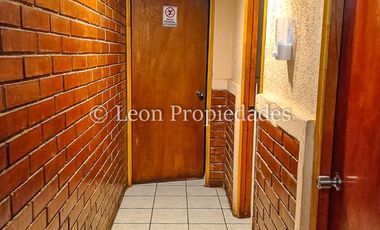 Leon Propiedades vende gran casa en Curacavi.