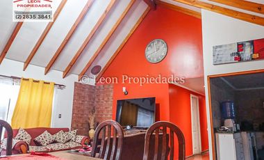 Leon Propiedades vende gran casa en Curacavi.