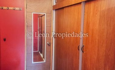 Leon Propiedades vende gran casa en Curacavi.