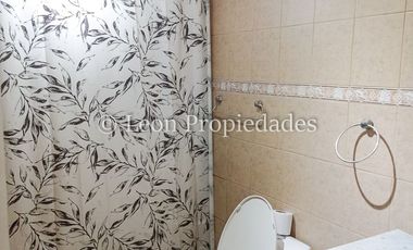 Leon Propiedades vende gran casa en Curacavi.