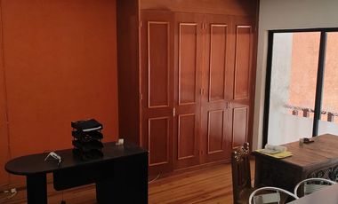Oficina en renta, planta alta. Centro histórico. 1/2 baño