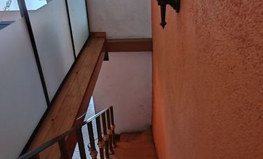 Oficina en renta, planta alta. Centro histórico. 1/2 baño
