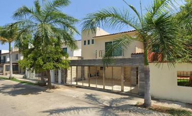 VENTA DE HERMOSA CASA EN FLUVIAL VALLARTA, JAL.