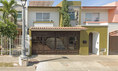 VENTA DE HERMOSA CASA EN FLUVIAL VALLARTA, JAL