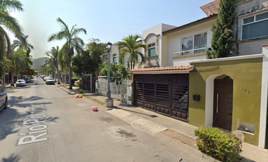 VENTA DE HERMOSA CASA EN FLUVIAL VALLARTA, JAL