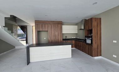 CASA EN VENTA  EN  COTO GALARZA DE  CAPITAL NORTE A ESTRENAR.