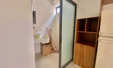 SE RENTA DEPARTAMENTO AMUEBLADO NUEVO CERCA DE AV. JUAN PABLO II.