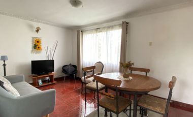 Excelente conectividad, a pasos del Metro Lo Ovalle y El Parrón, Amplio jardín.