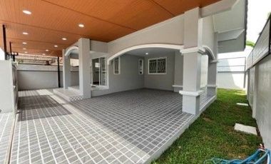 บ้าน ปทุมธานี ลำลูกกาคลอง4 ถนนพระเจ้าองศ์สาย หมู่บ้านเอซีเฮาส์3 50.3 ตรว 3 ห้องนอน 3 ห้องน้ำ 1 ห้องครัว 1 ห้องนั่งเล่น 2 ที่จอดรถ ถนนหน้าบ้านกว้างมาก