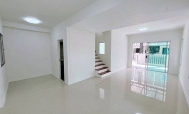 บ้าน ปทุมธานี ธัญบุรี รังสิตนครนายก31 หมู่บ้านพฤกษา 119 24.7 ตรว 3 ห้องนอน 2 ห้องน้ำ 1 ห้องครัว 1 ห้องรับแขก 1 ที่จอดรถในบ้าน แถมเฟอร์นิเจอร์มากมาย
